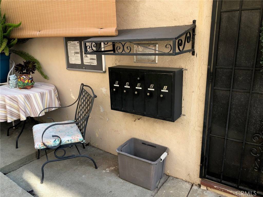 Los Angeles, CA 90032,5211 Huntington DR N