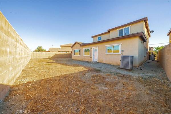 Fontana, CA 92335,15718 Dianthus AVE