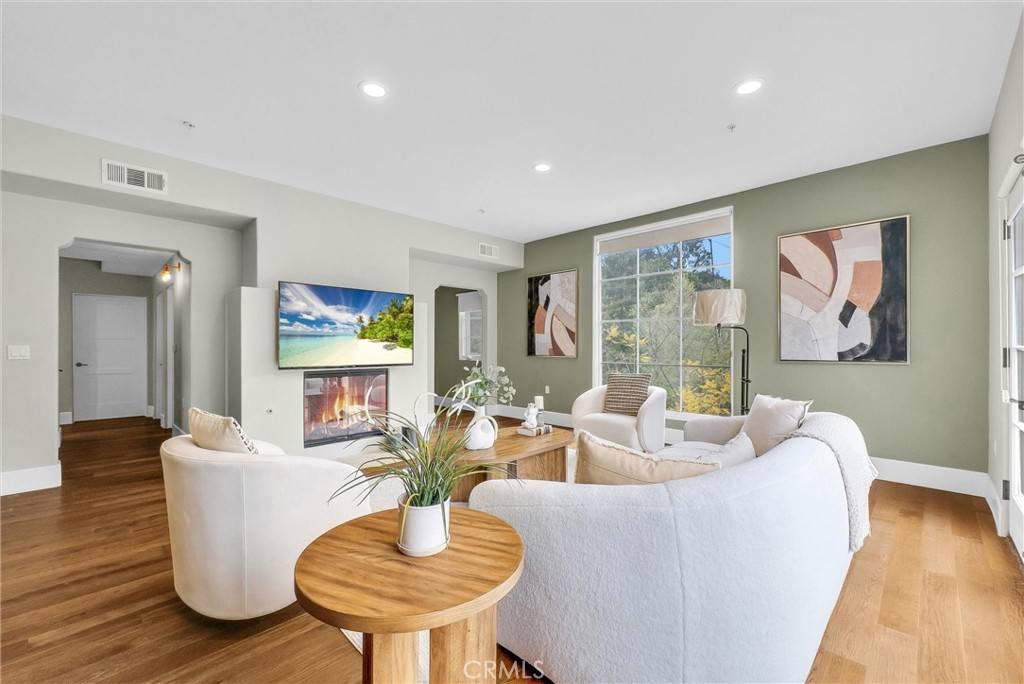 Rolling Hills Estates, CA 90274,975 Silver Spur RD