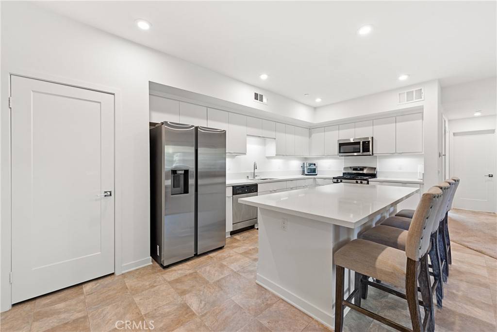 400 W Central AVE #302, Brea, CA 92821