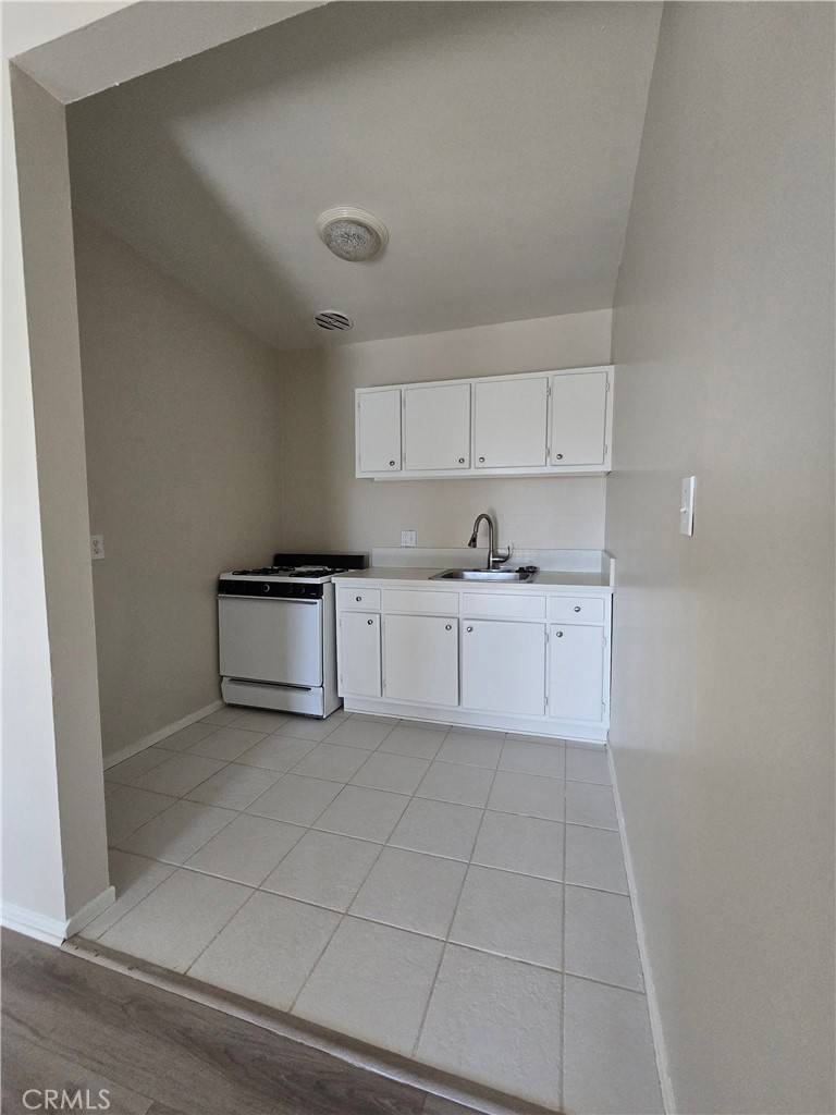 Fullerton, CA 92831,2025 E Whiting AVE #H
