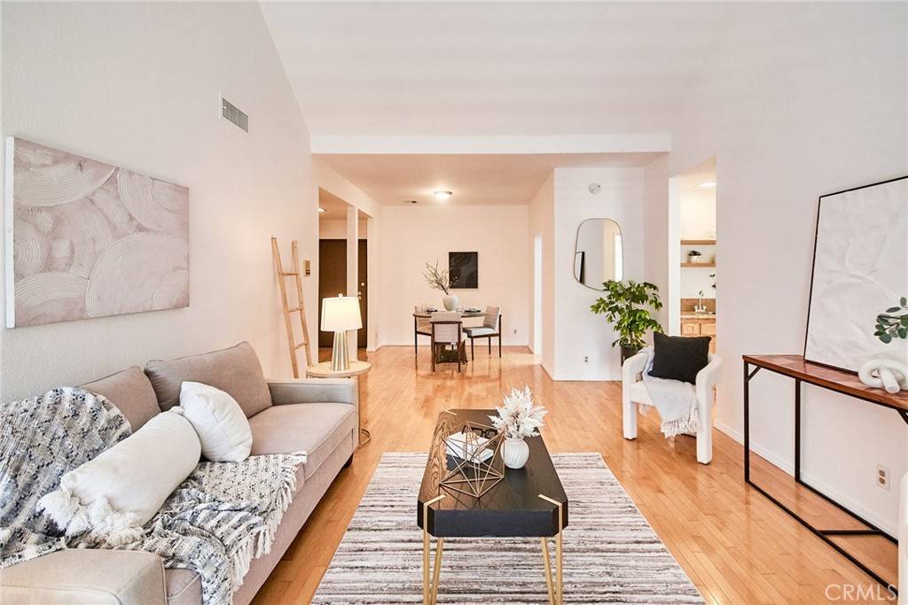 Los Angeles, CA 90042,4280 Via Arbolada #338