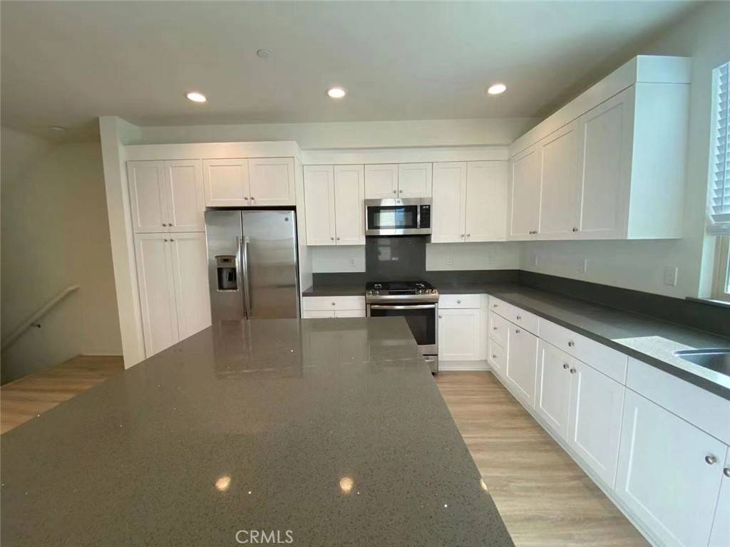 Irvine, CA 92618,143 Frame