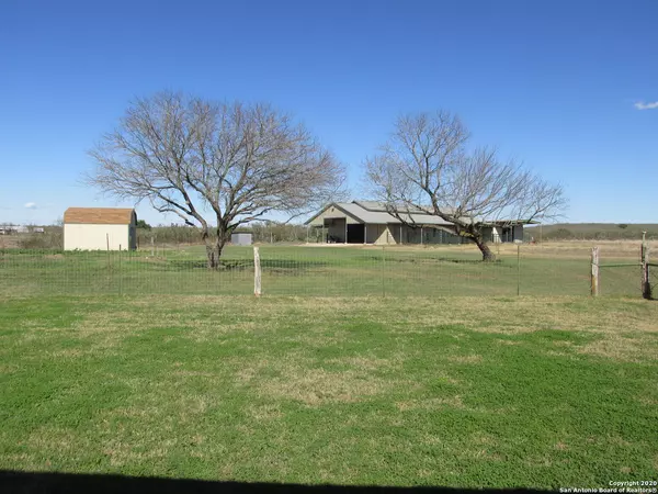 Hondo, TX 78861-5568,425 COUNTY ROAD 646