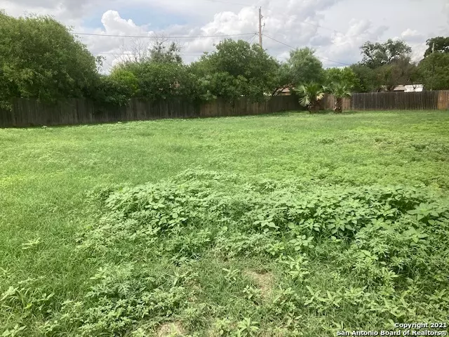 Uvalde, TX 78801,125 Sutton Place-Lot #18