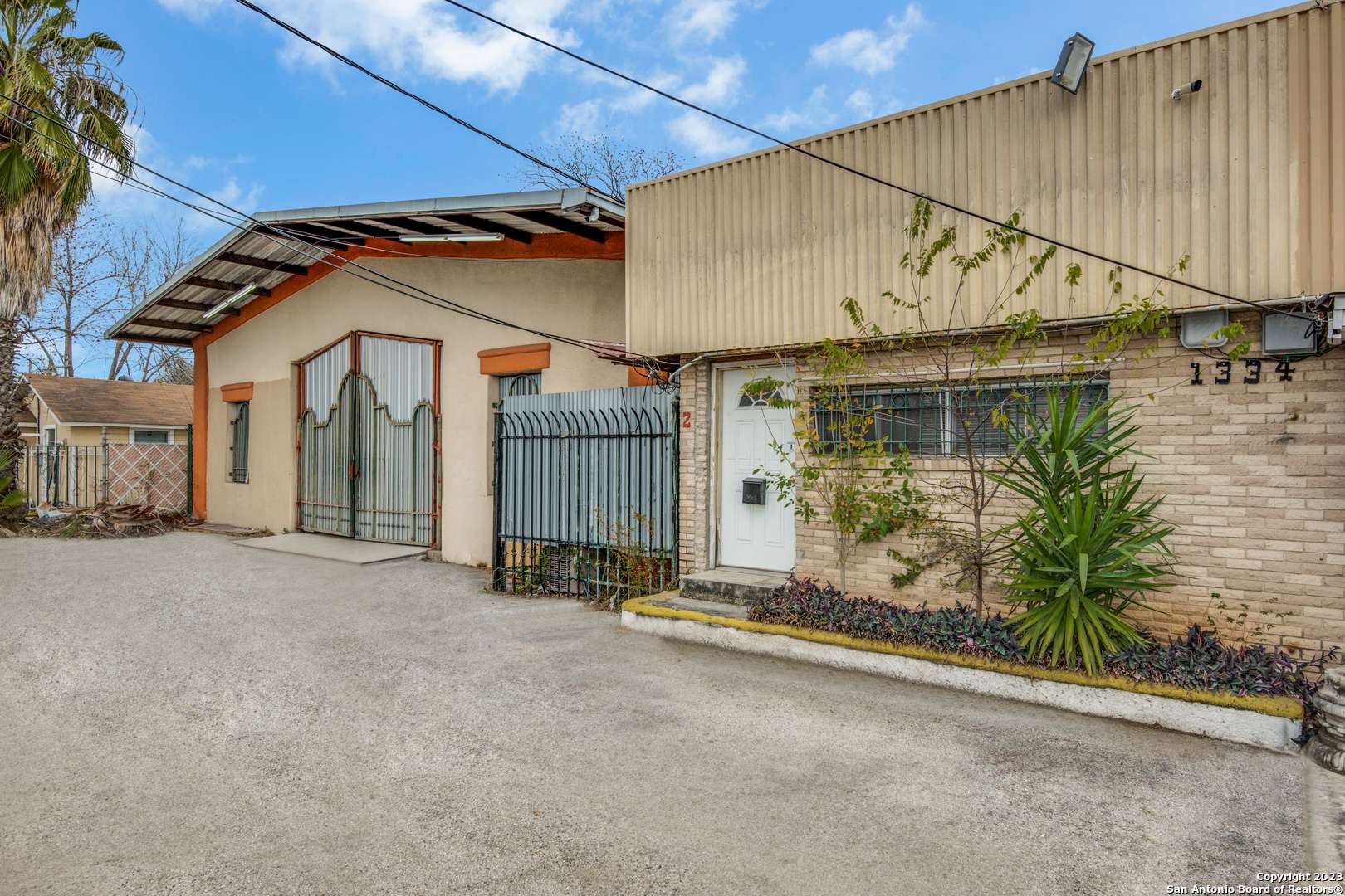 1334 General Mcmullen Dr, San Antonio, TX 78237-4260