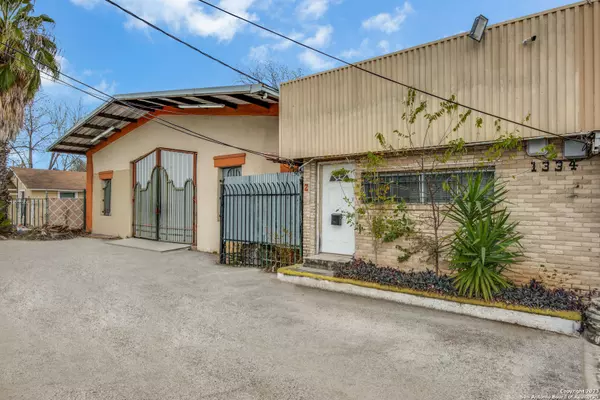 1334 General Mcmullen Dr, San Antonio, TX 78237-4260