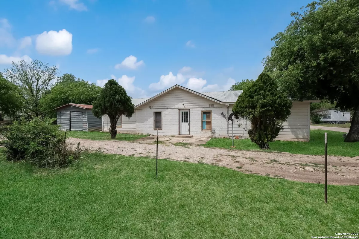 Sabinal, TX 78881,817 El Paso St