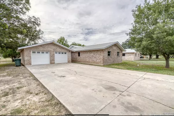 Uvalde, TX 78801,415 Ham Ln