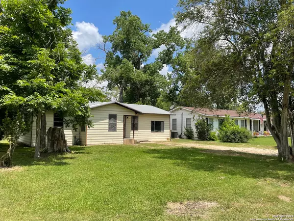 Luling, TX 78648,144 Hickory St