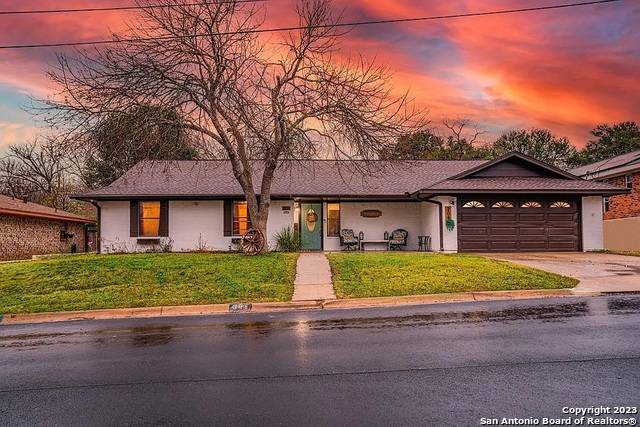 304 STEPHANIE DR,  Kerrville,  TX 78028-3937