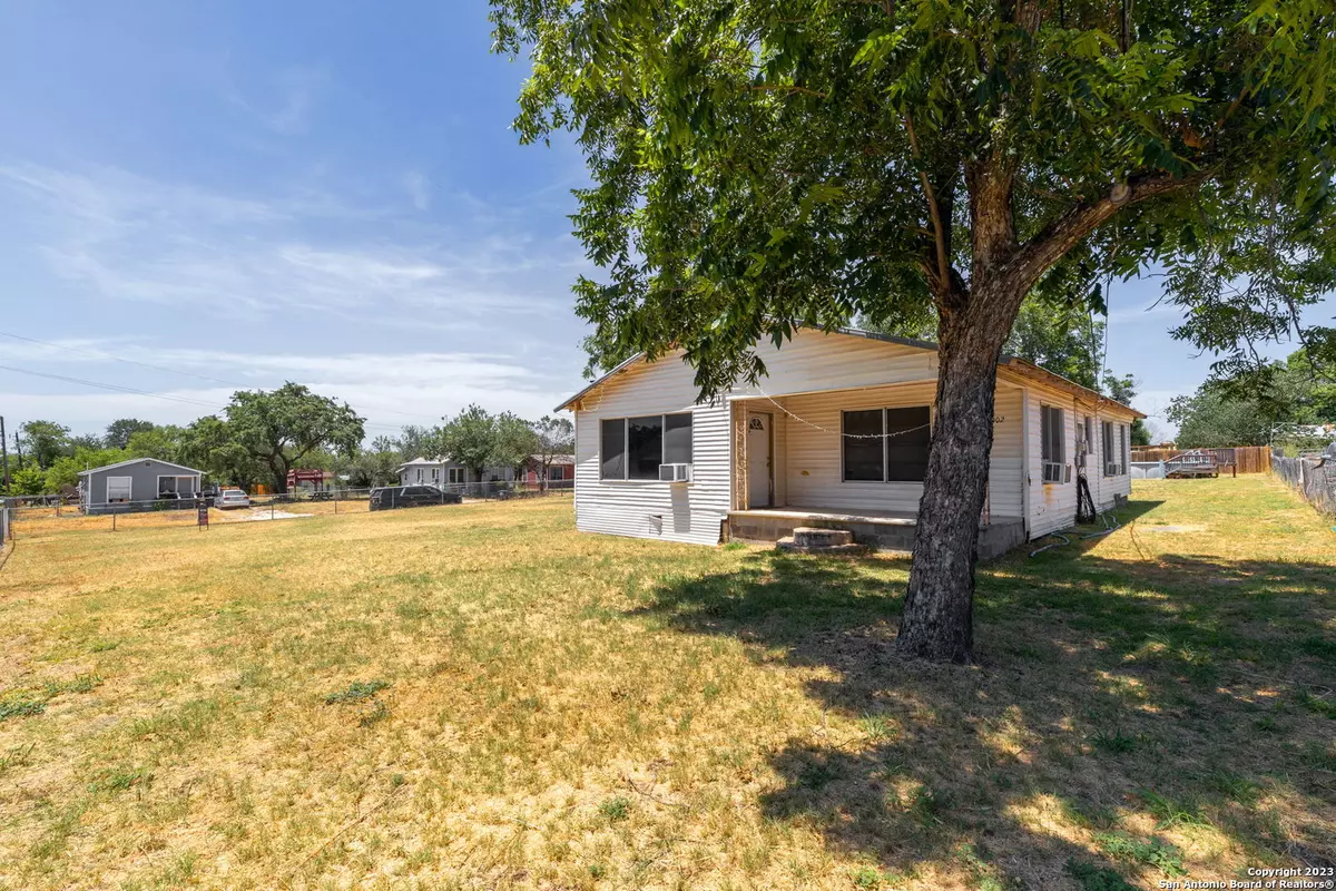 Natalia, TX 78059-2201,402 PALFREY ST