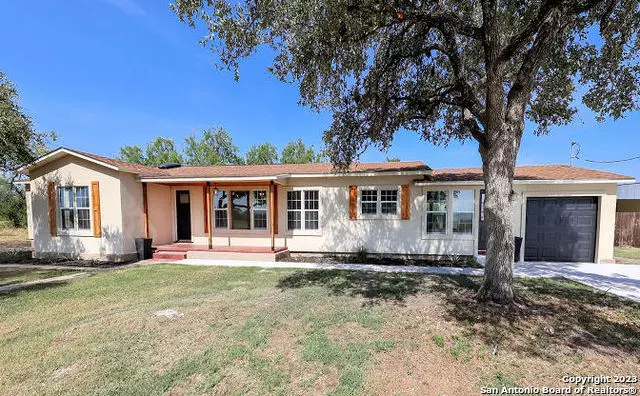 Three Rivers, TX 78071,163 CR 432