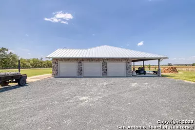 Dhanis, TX 78850-5114,375 COUNTY ROAD 423