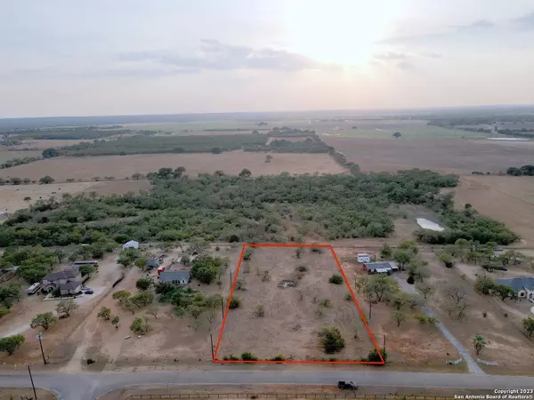 140 View Dr, Lytle, TX 78052