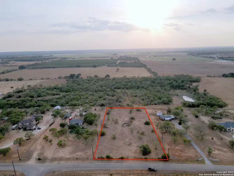 140 View Dr, Lytle, TX 78052