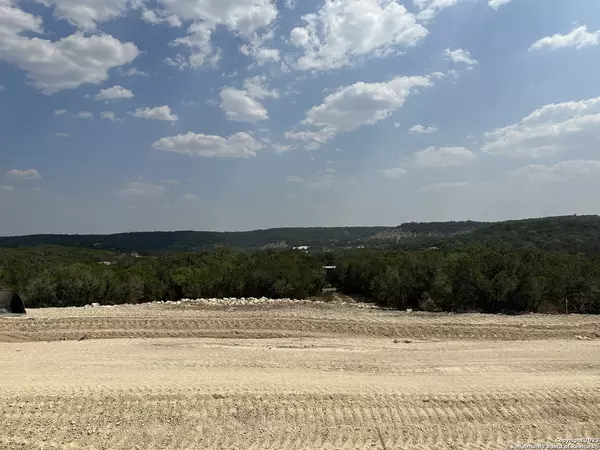 525 Sendera Valley Drive, Canyon Lake, TX 78133