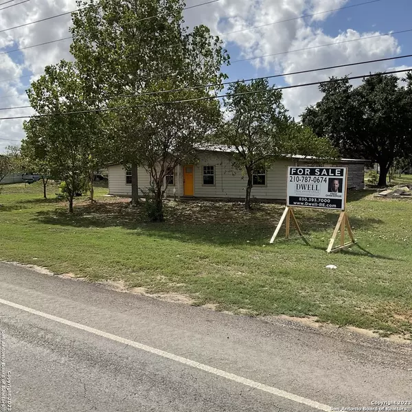 Floresville, TX 78114-1605,701 4TH ST