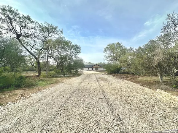 Bigfoot, TX 78005,411 County Road 2875