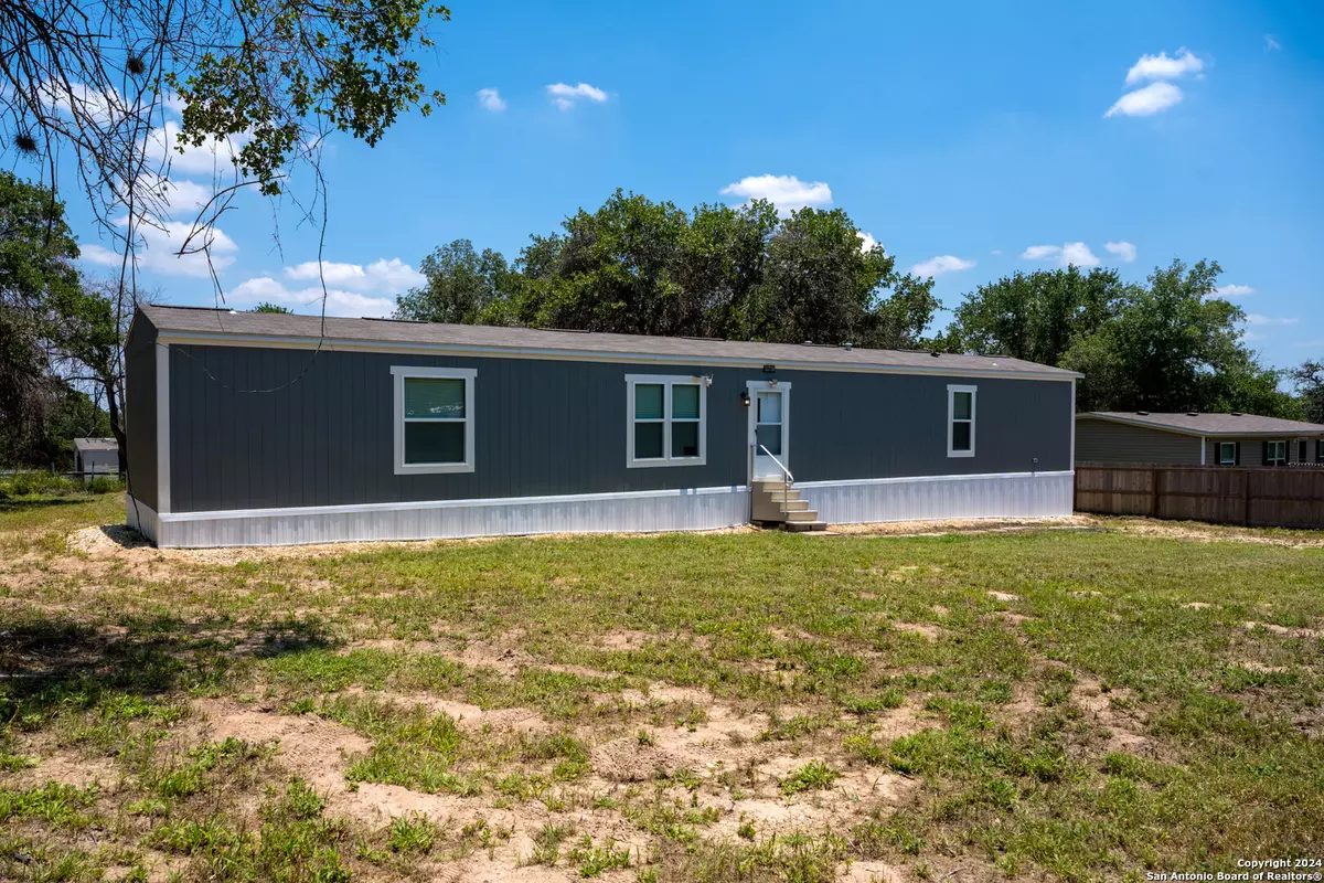 Elmendorf, TX 78112,22730 SHADY FOREST DR