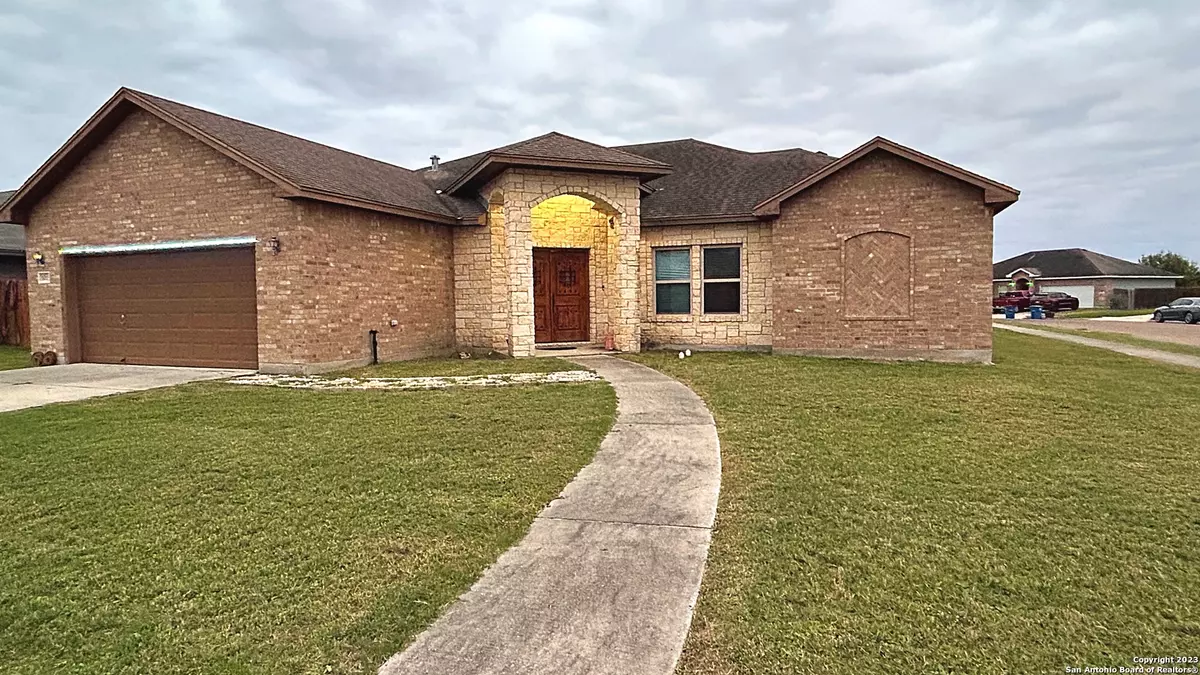 Beeville, TX 78102,1015 Blue Crest LN