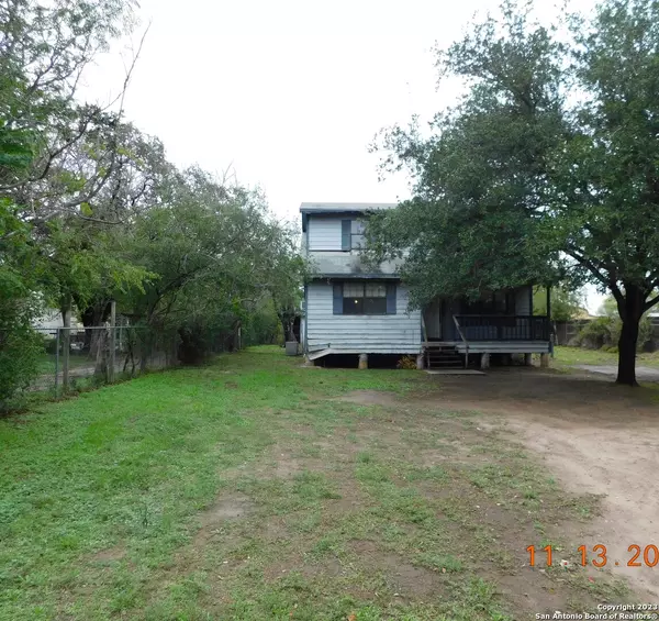 Devine, TX 78016-2626,505 SAYERS DR