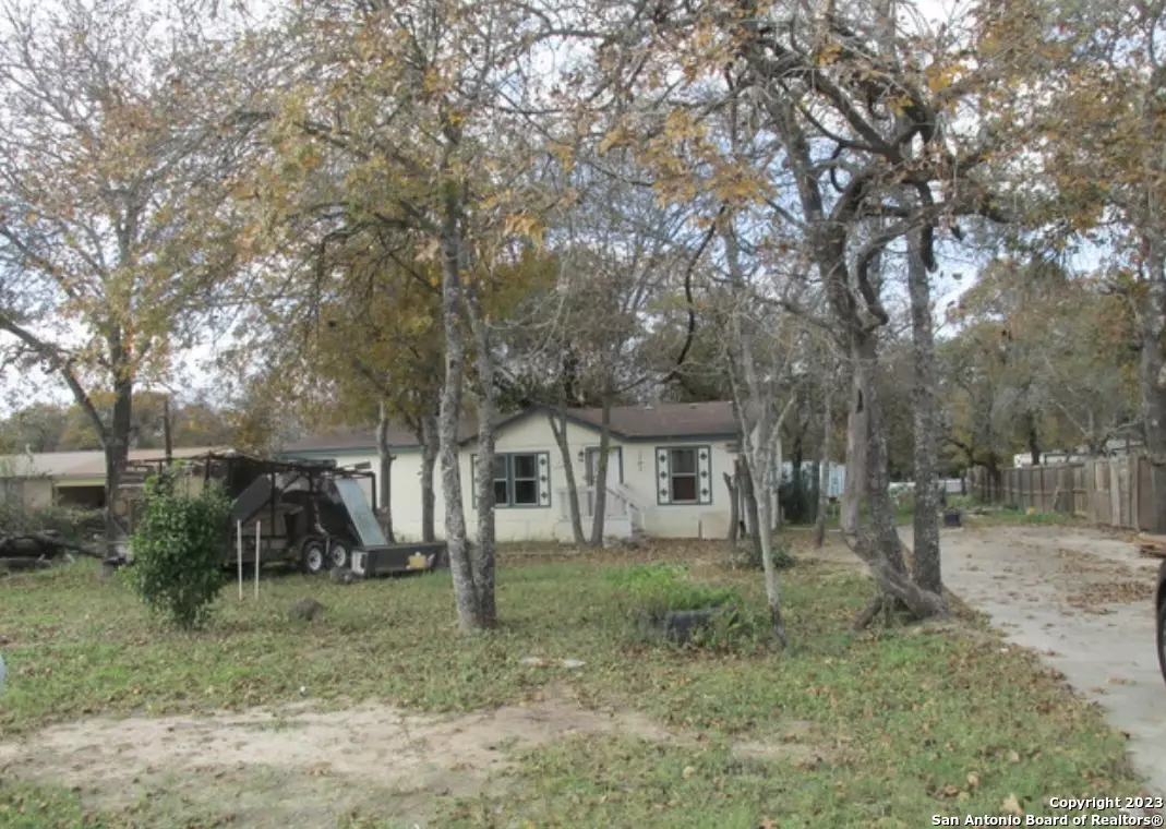 Elmendorf, TX 78112,22915 SHADY FOREST