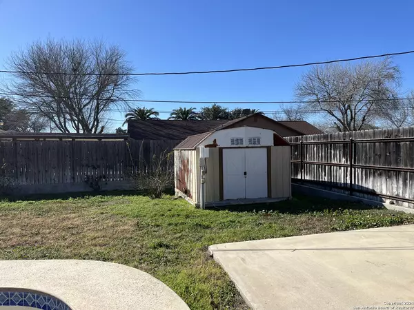 Del Rio, TX 78840,327 Enchanted Way