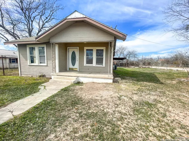 507 Fort St, Brackettville, TX 78832