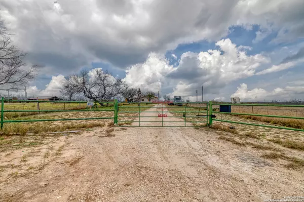 Carrizo Springs, TX 78834,400 Community Rd