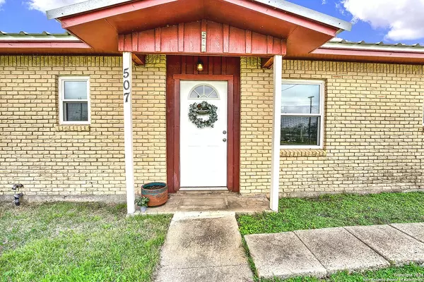 Karnes City, TX 78118,507 South Line St