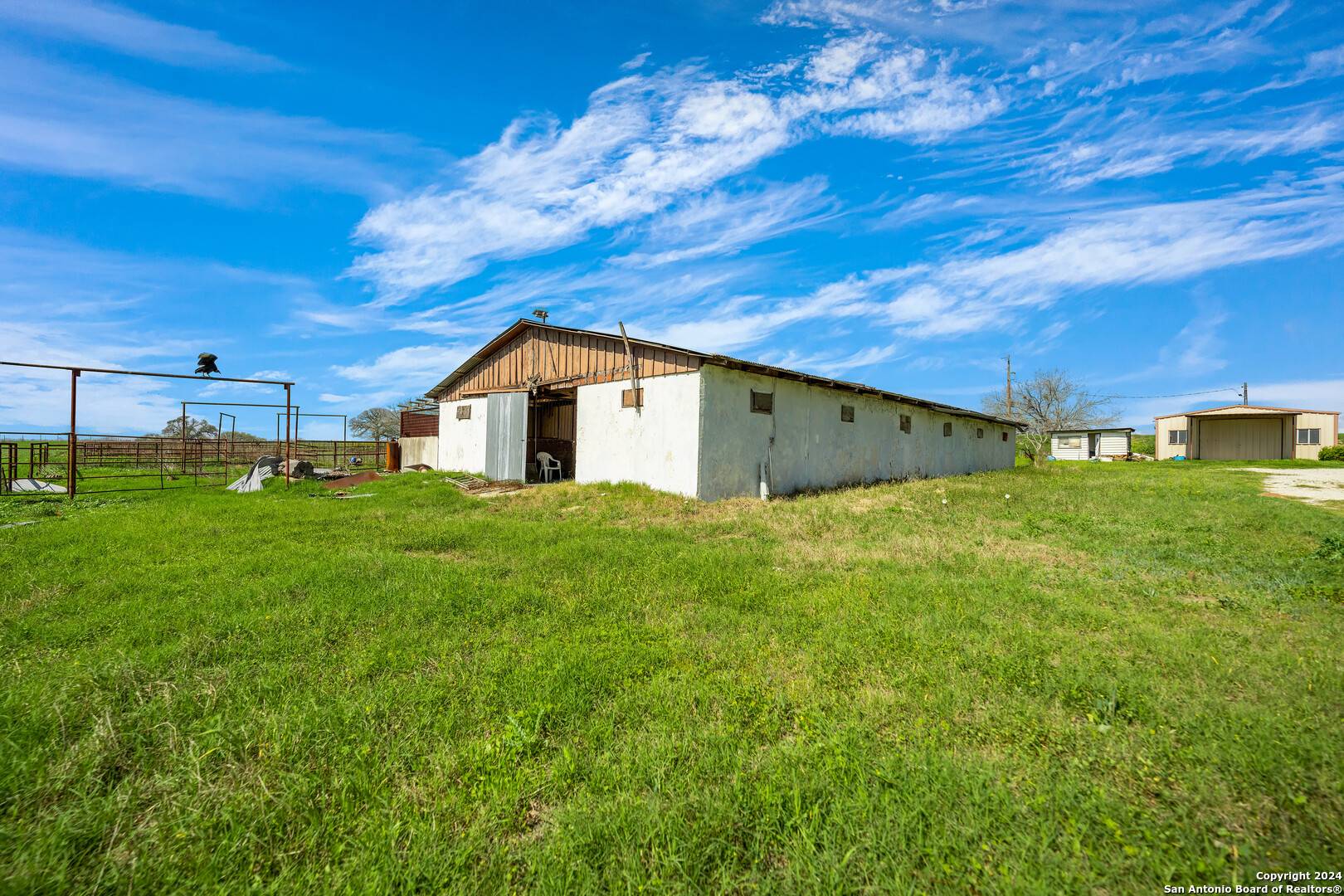 Floresville, TX 78114,1221 US-181 N