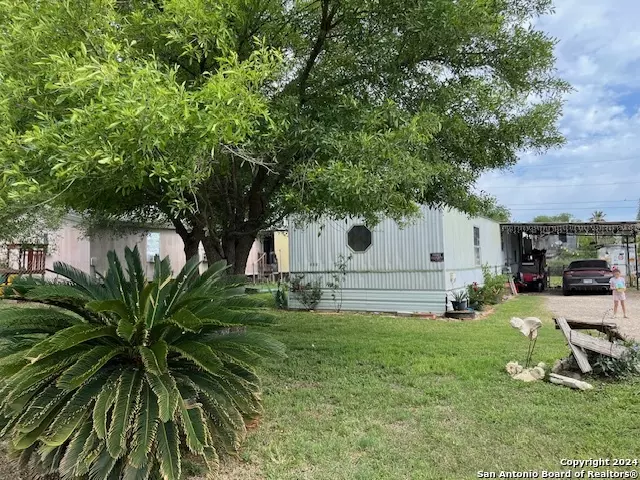 Dilley, TX 78017,210 E Colungo St