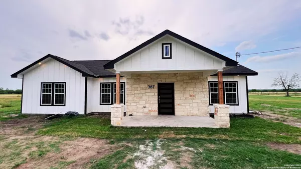 Natalia, TX 78059,387 County Road 6712