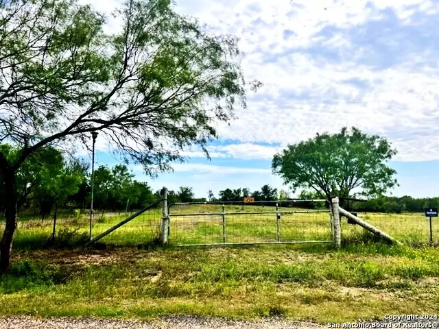 Castroville, TX 78009-2141,350 COUNTY ROAD 5781