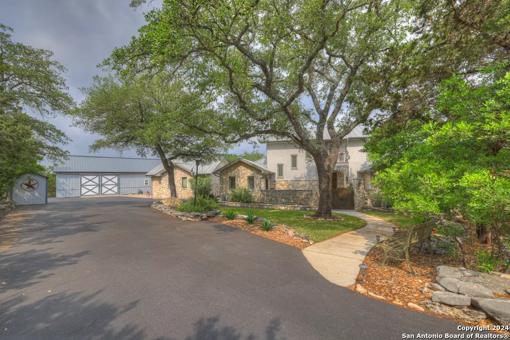 New Braunfels, TX 78132-3562,277 OAK VISTA