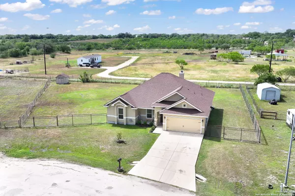 Atascosa, TX 78002-3576,14406 Mangold Way