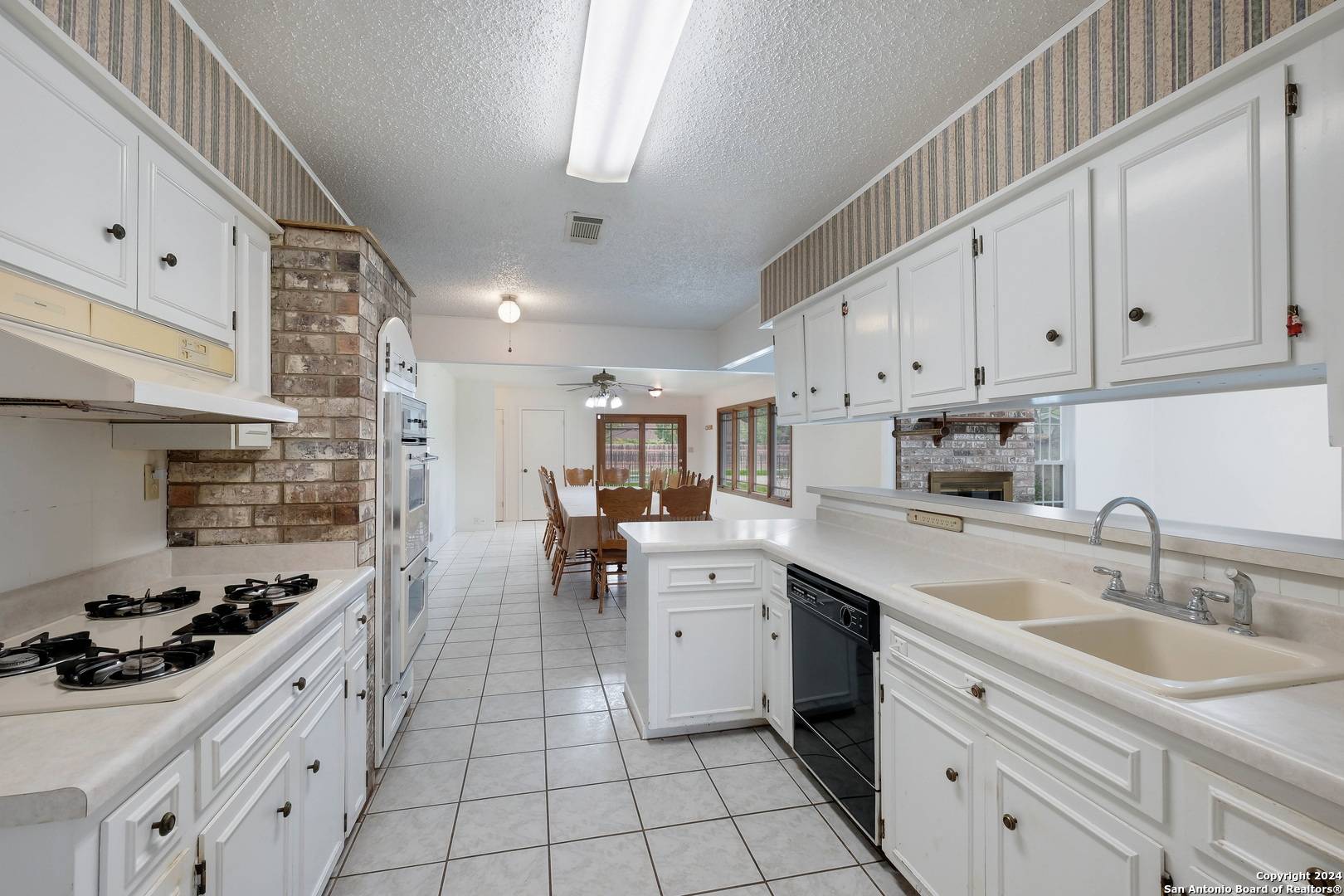 Hondo, TX 78861-1004,1308 ACORN RD