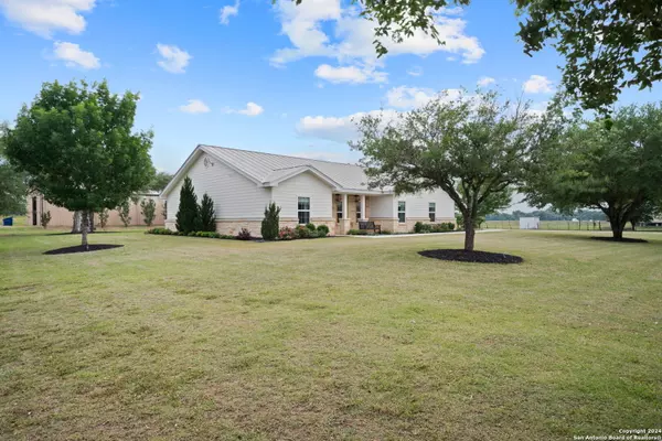 Stockdale, TX 78160,12132 CR 401