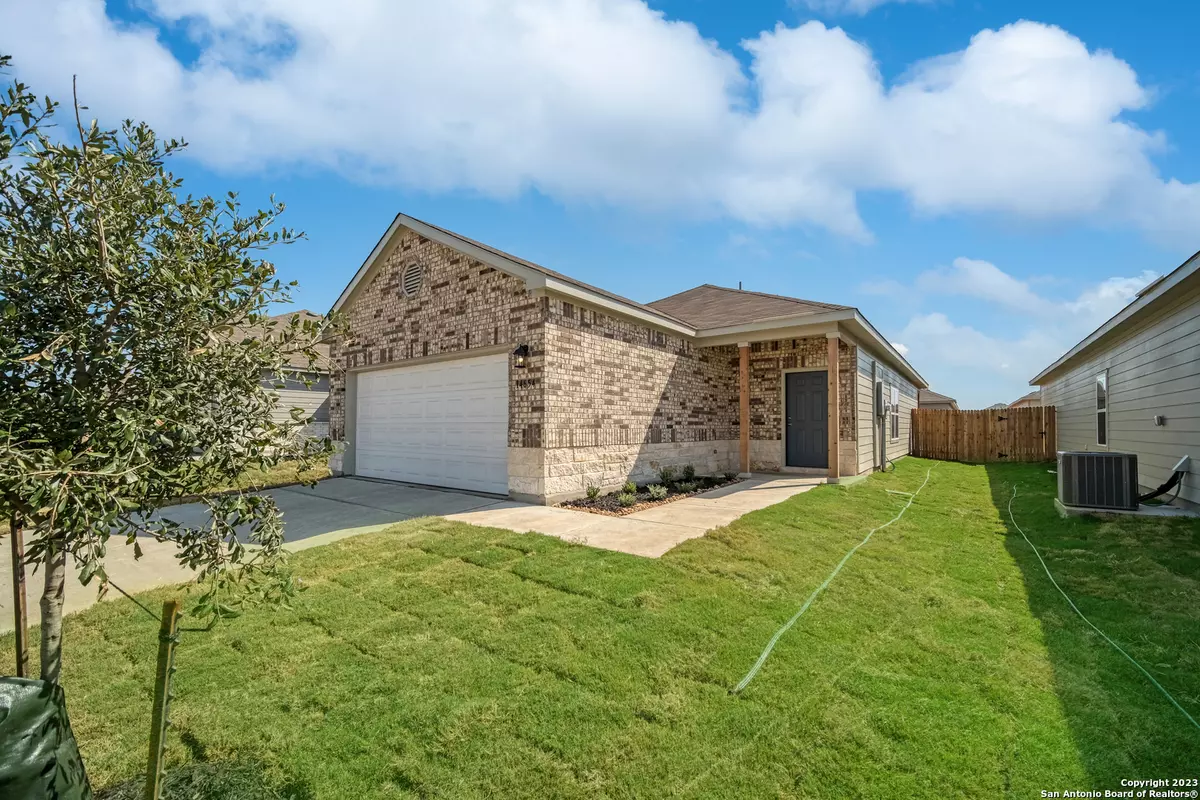 Elmendorf, TX 78112,7211 Homewood Ln