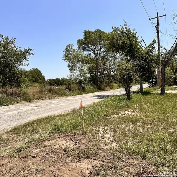 Natalia, TX 78059-2315,284 COUNTY ROAD 6715