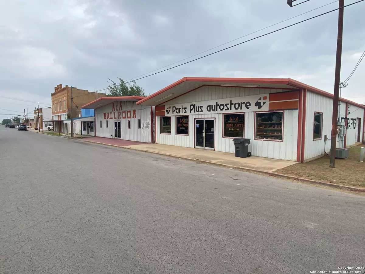 Dilley, TX 78017,119 Commerce