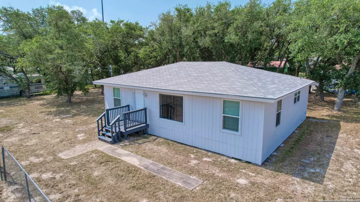 Rockport, TX 78382,419 James St