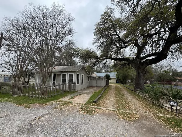 Bandera, TX 78003,602 A 10TH ST