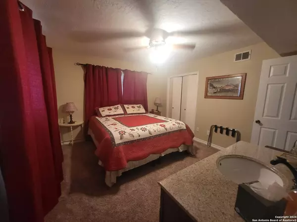 Canyon Lake, TX 78133,108 OAK CREST