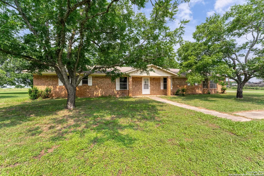 122 PULLIAM DR, Pleasanton, TX 78064-2903