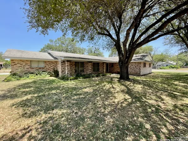 1302 22ND ST, Hondo, TX 78861