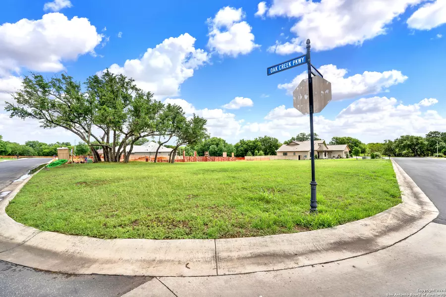 631 Oak Creek Pkwy, Seguin, TX 78155