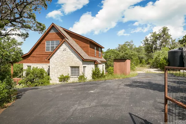 19819 Chimney Creek Rd,  Helotes,  TX 78023