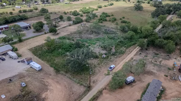 Adkins, TX 78101,5615 LONE OAK